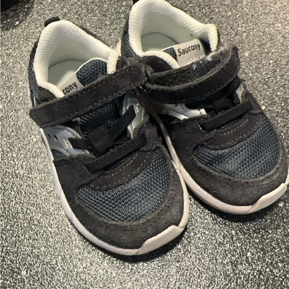 Wide baby sneakers saucony 6.5 w
